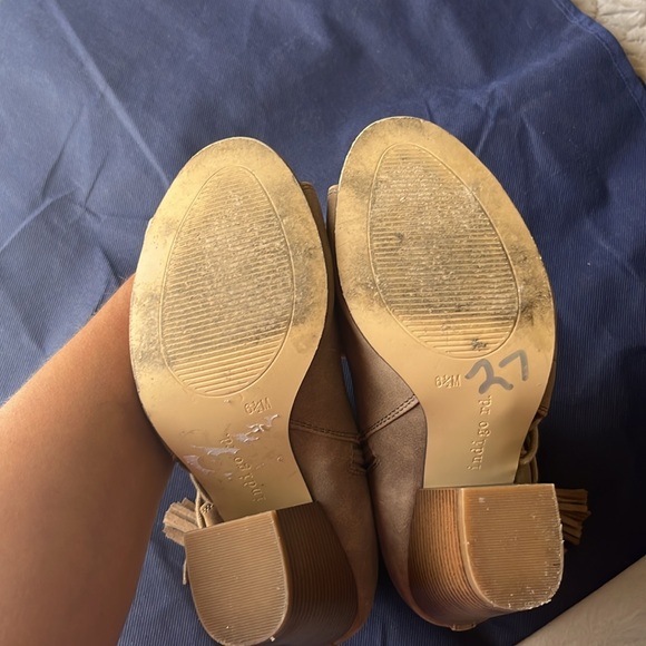 Gently used Indigo Rd - Picture 5 of 5